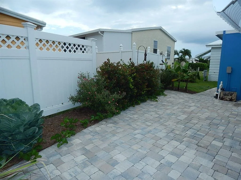 Photo of Unit 32 at 400 N A1a