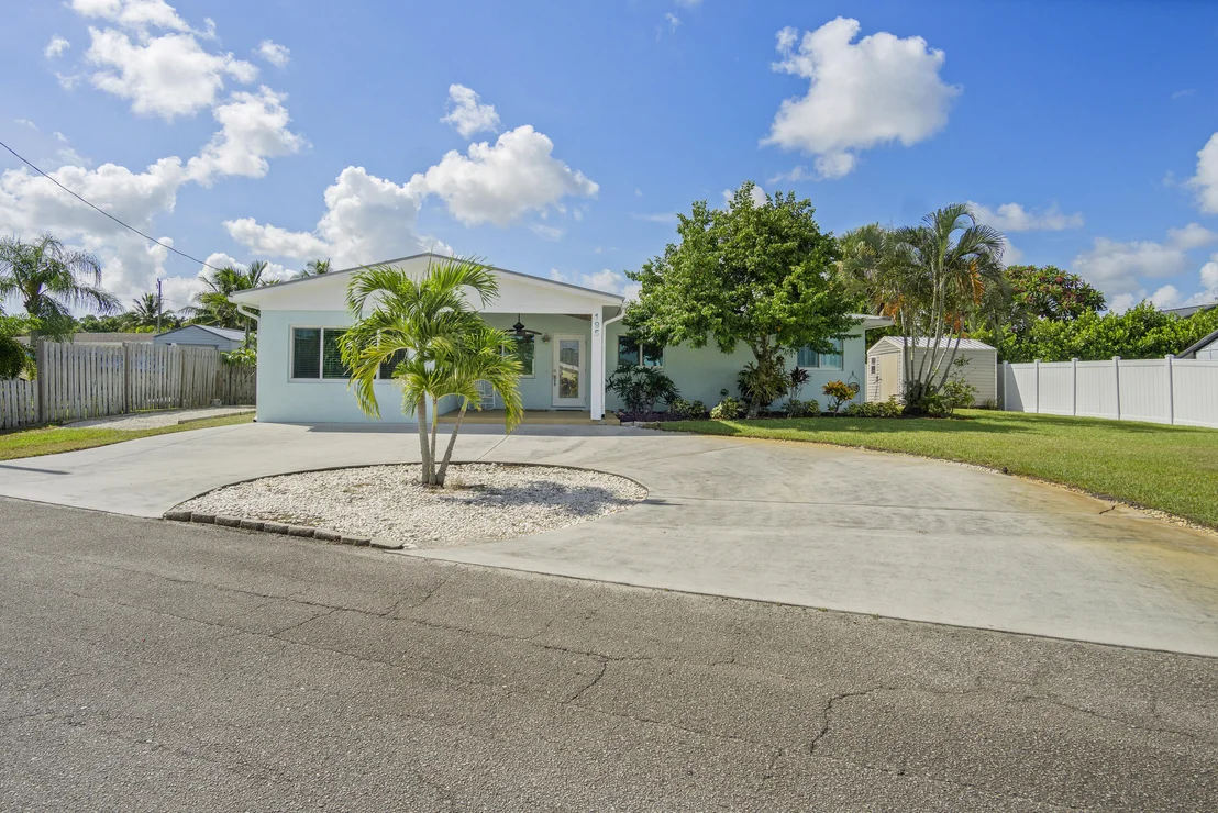 Photo of 195 SW Cabana Point Circle
