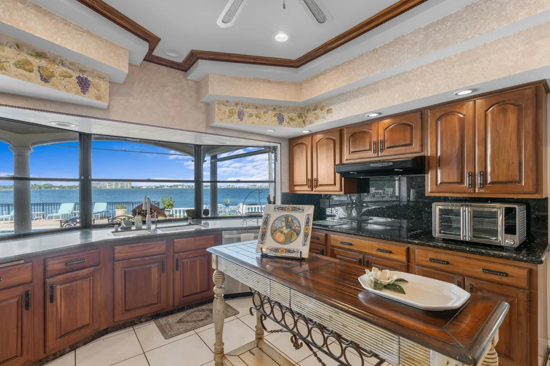 Photo of 1010 Pine Point Road