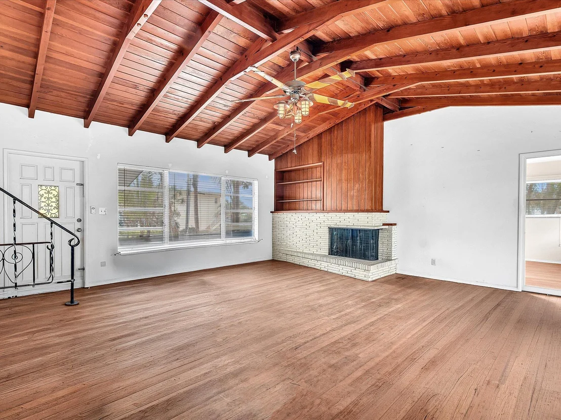 Photo of 702 S RIVERSIDE Drive