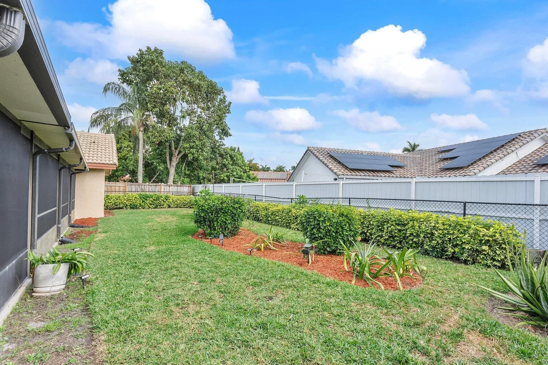 Photo of 9776 Sun Pointe Drive