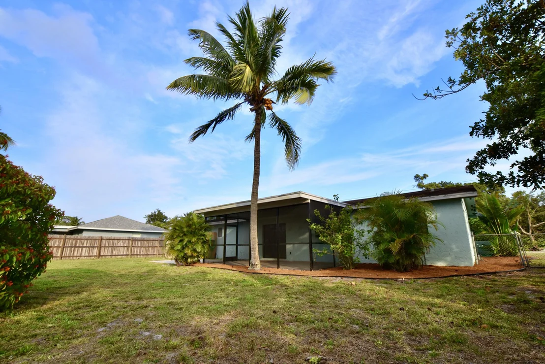 Photo of 4879 SE Horseshoe Point Road