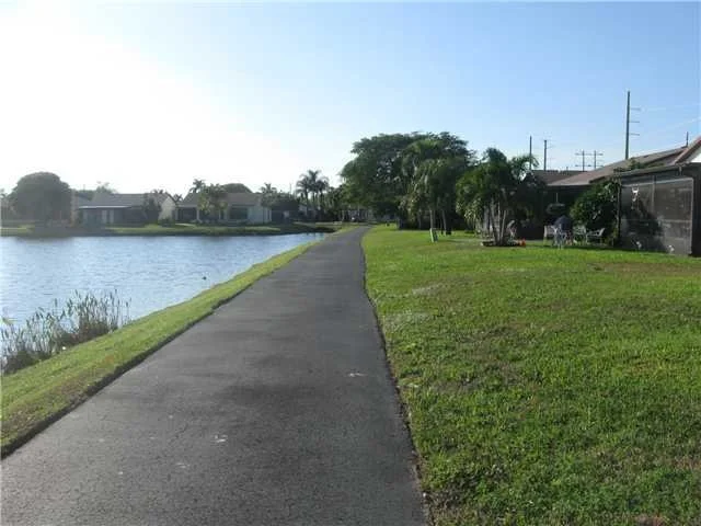 Photo of 5550 Mirror Lakes Boulevard