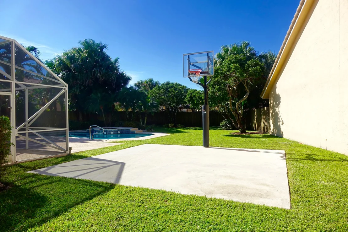 Photo of 11061 Lakeaire Circle