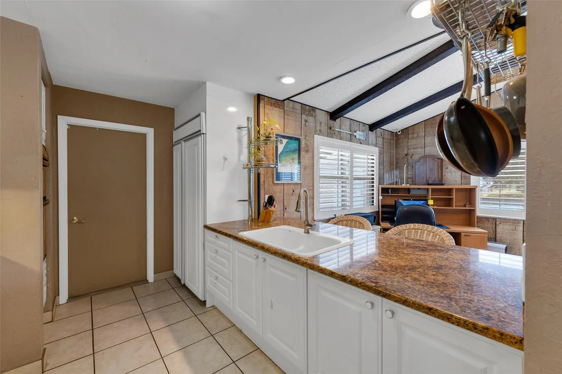 Photo of 2919 Cormorant Road