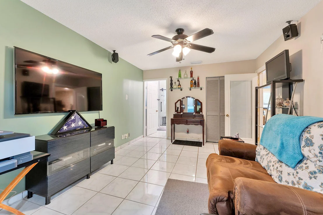 Photo of 249 SW 9th Circle