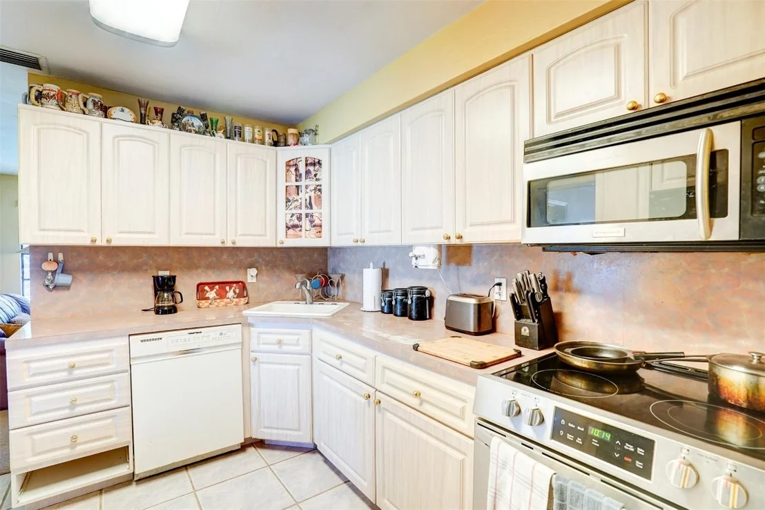 Photo of 4271 NE 11th Terrace
