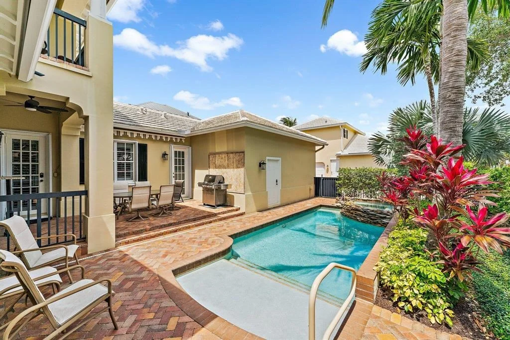 Photo of 231 W Bay Cedar Circle