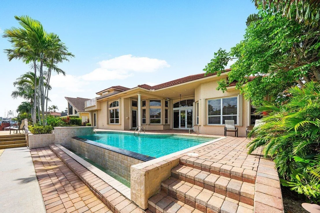 Photo of 923 Hyacinth Drive