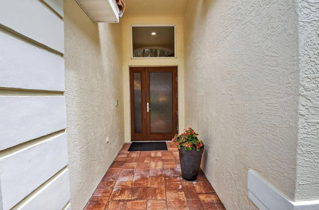 Photo of 523 Canoe Point