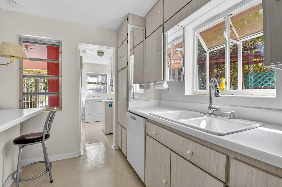 Photo of 702 Sunset Drive