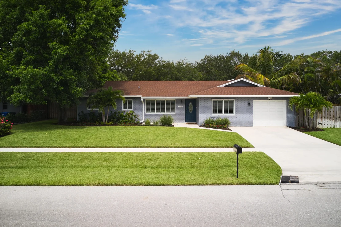 Photo of 304 Circle W