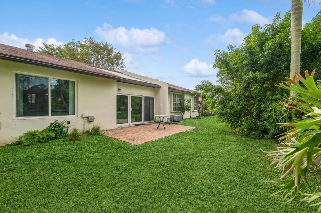 Photo of 15888 Laurel Oak Circle