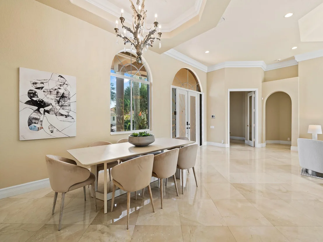 Photo of 2579 Mayfair Lane