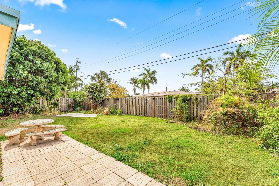 Photo of 360 NE 23rd Way