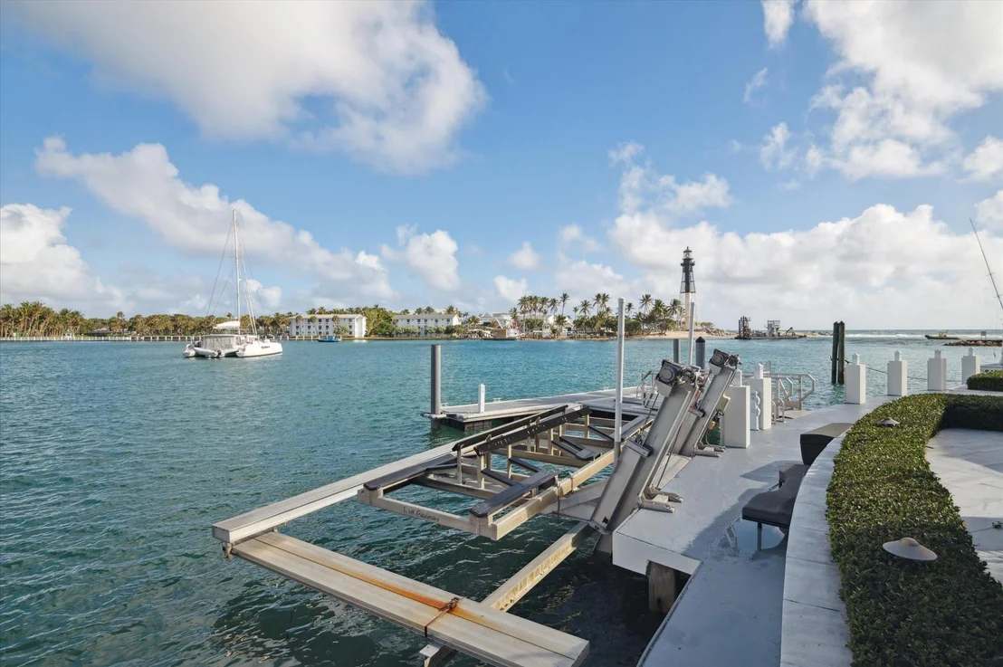 Photo of 2400 Bay Drive