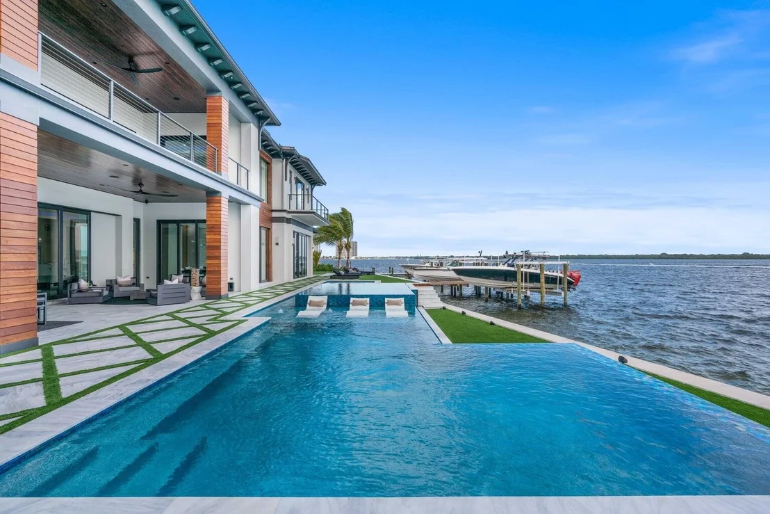 Photo of 712 Lakeside Circle