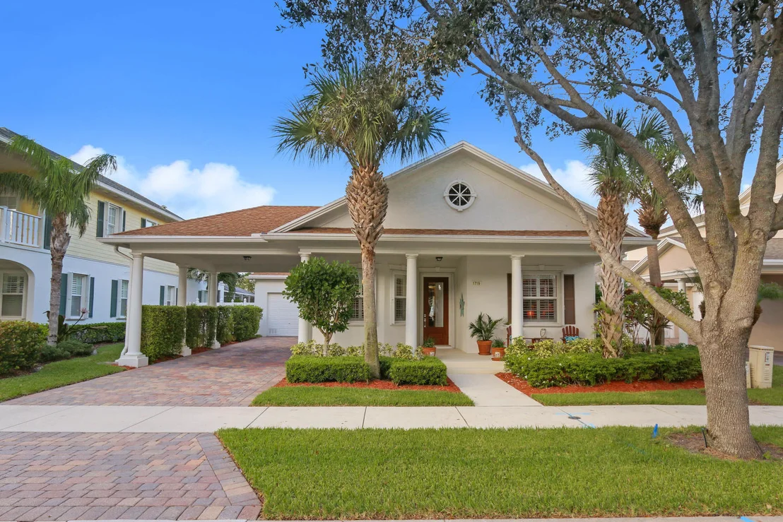 Photo of 1719 W Community Drive