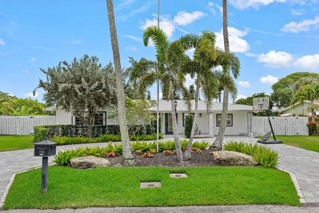 Photo of 912 Roberts Road