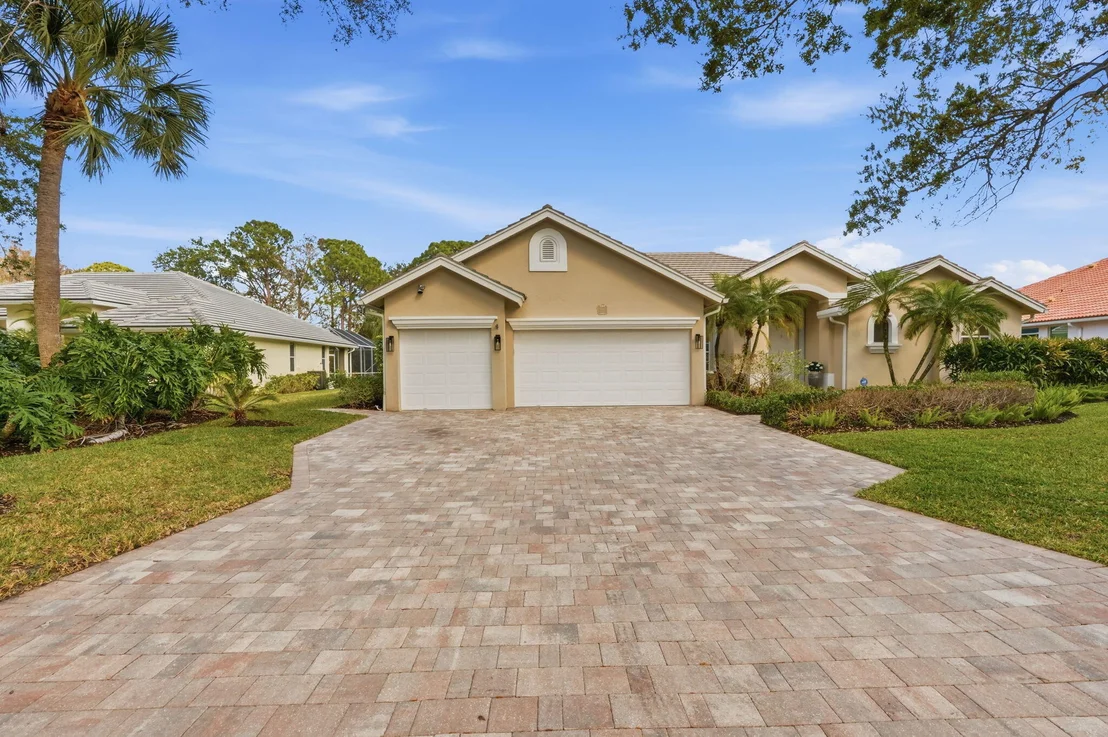 Photo of 159 N River Drive E