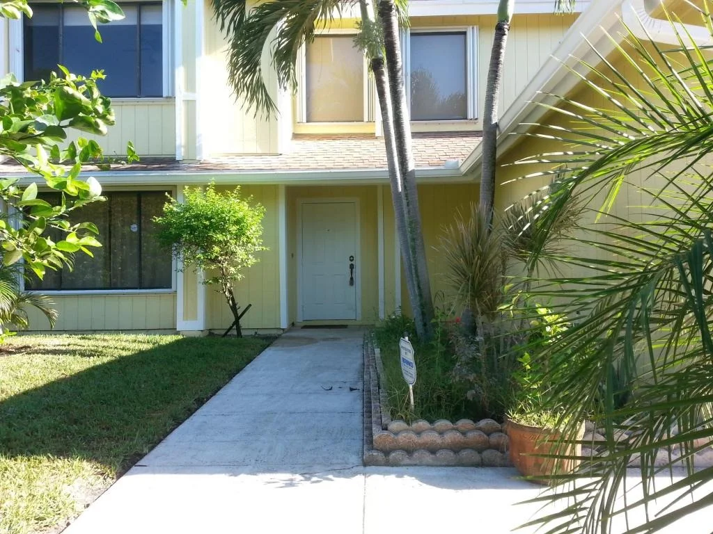 Photo of 6087 Dimond Street