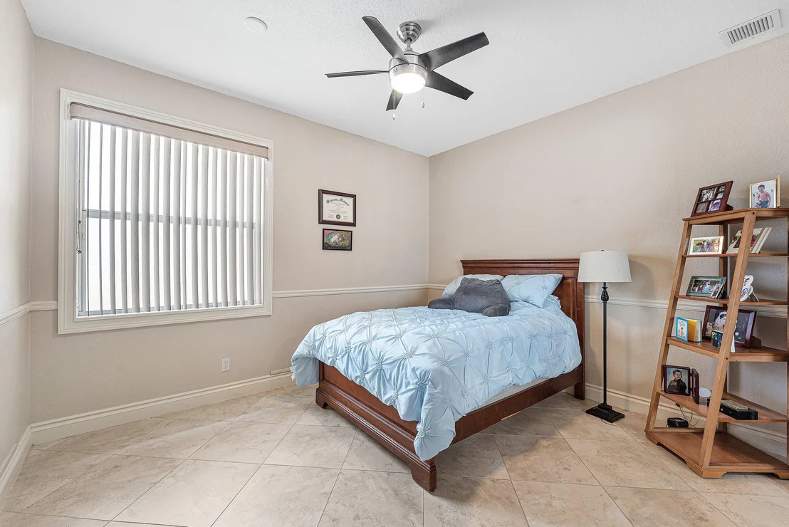 Photo of Unit 310 at 310 VENICE Boulevard