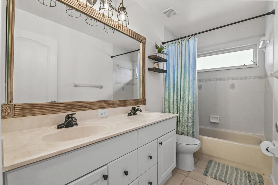 Photo of 6319 Foster Street