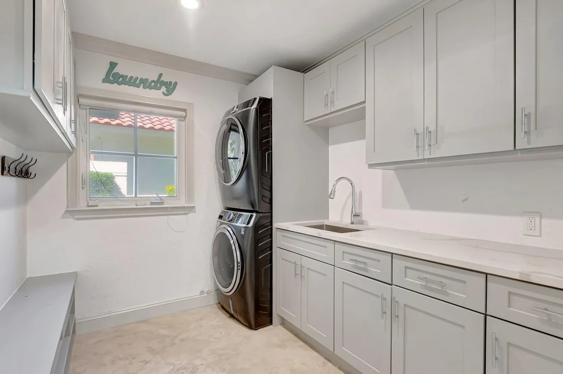 Photo of 930 N Parkside Cir Circle N