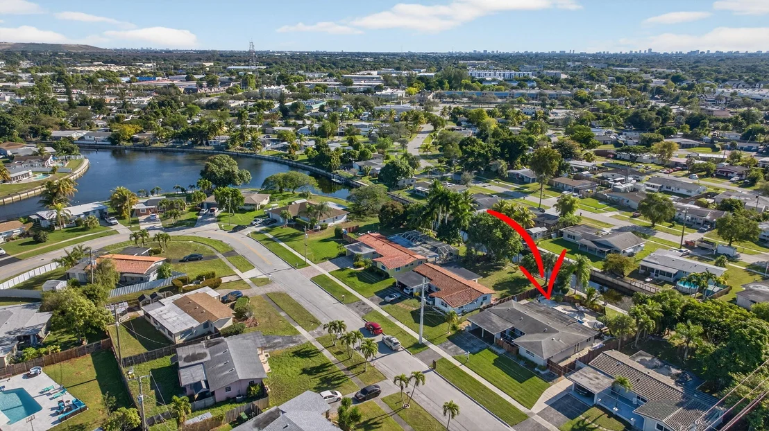 Photo of 1530 W River Drive