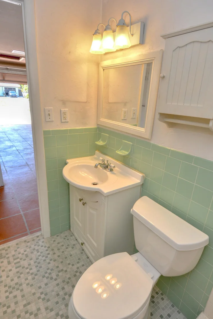 Photo of 2359 NW Sunset Boulevard
