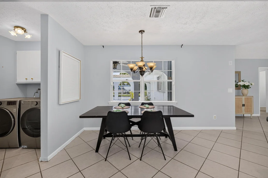 Photo of 2409 NW Everglades Boulevard