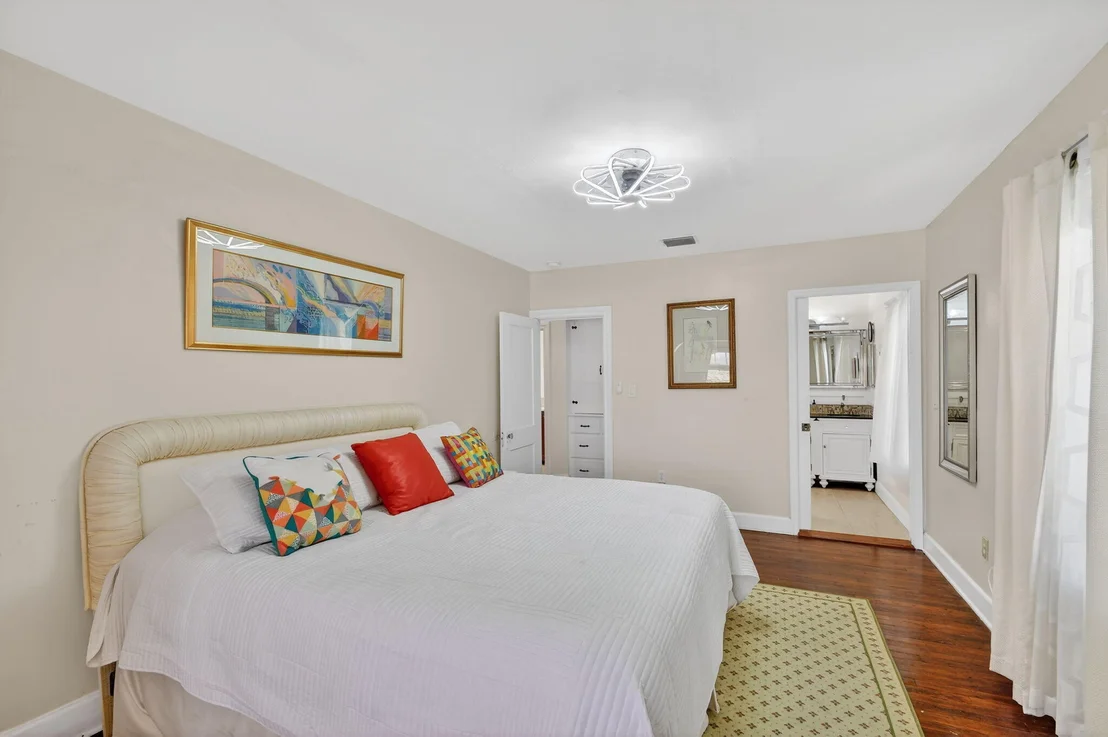Photo of 328 Monroe Drive