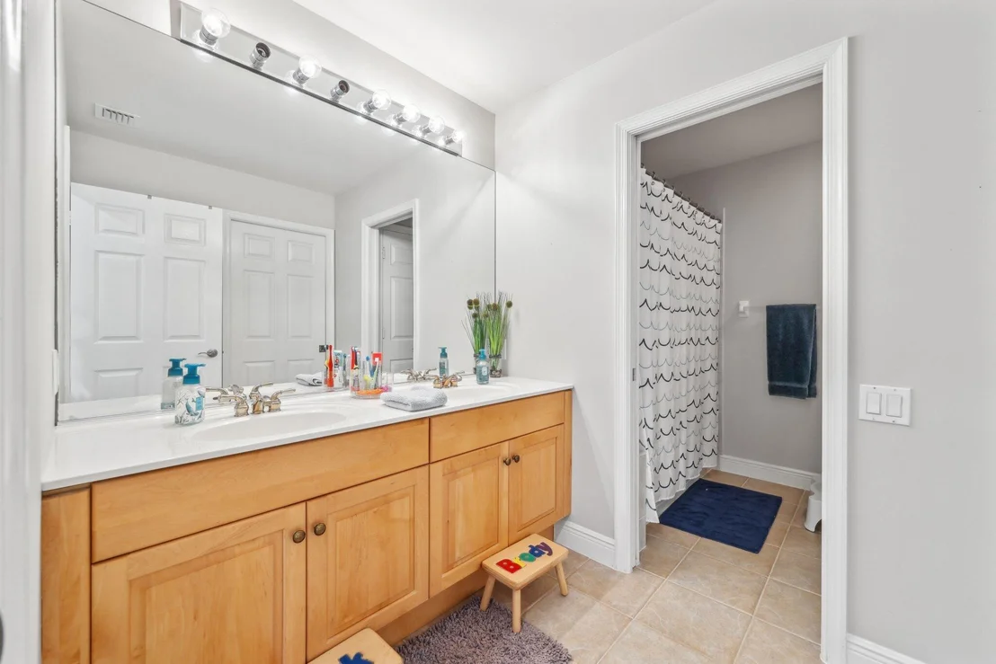 Photo of 423 Meadowlark Drive