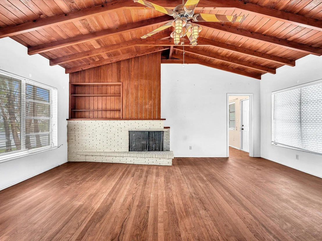 Photo of 702 S RIVERSIDE Drive