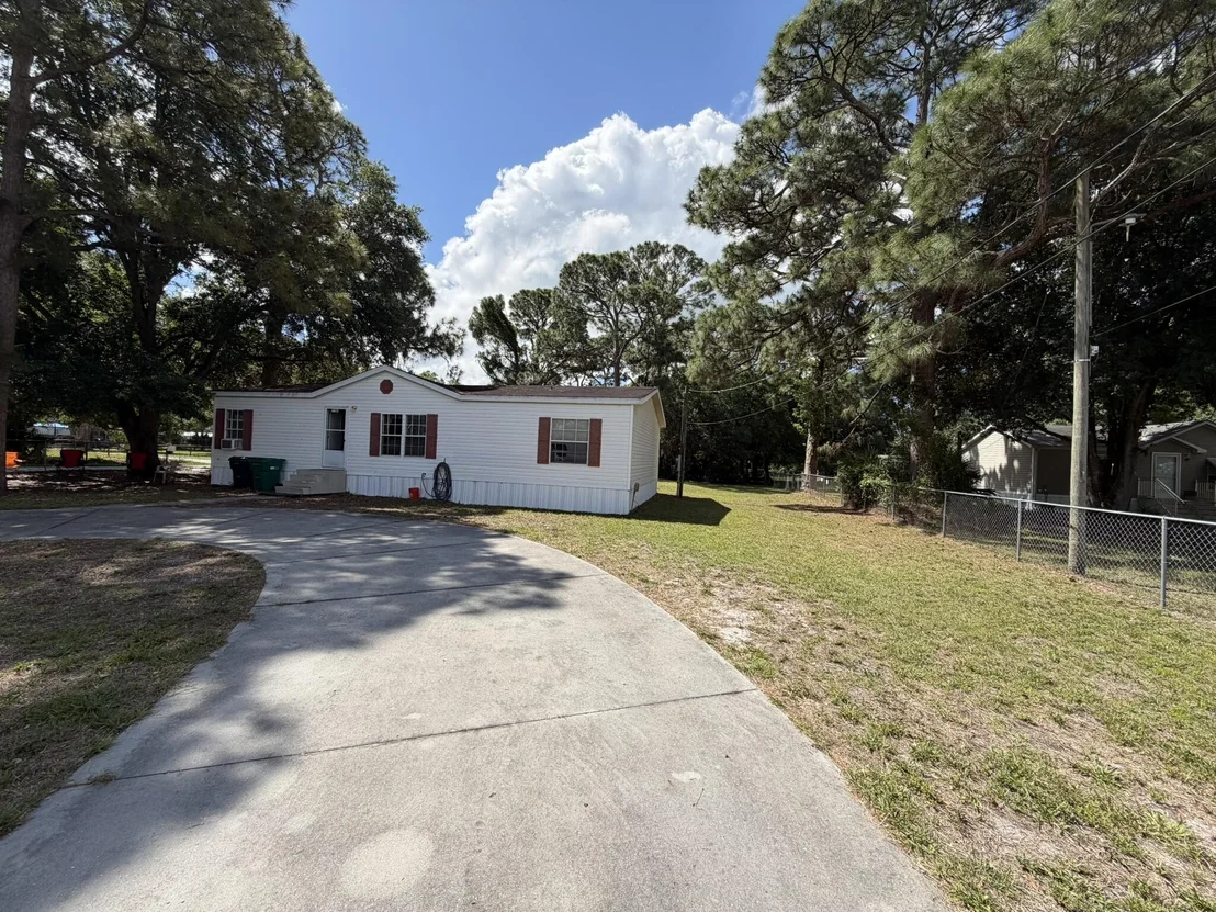 Photo of 5924 NE 4th Lane