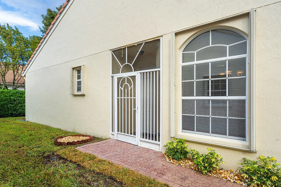Photo of 6253 Heliconia Road