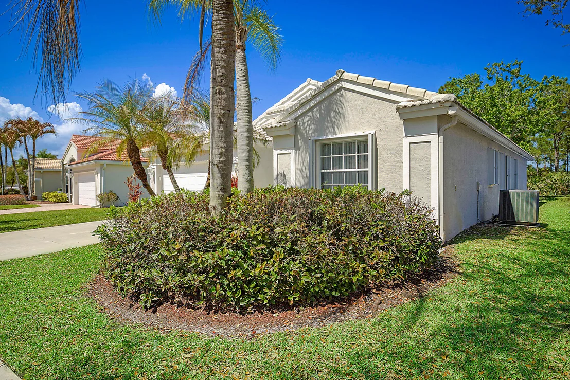 Photo of 7008 SE Twin Oaks Circle
