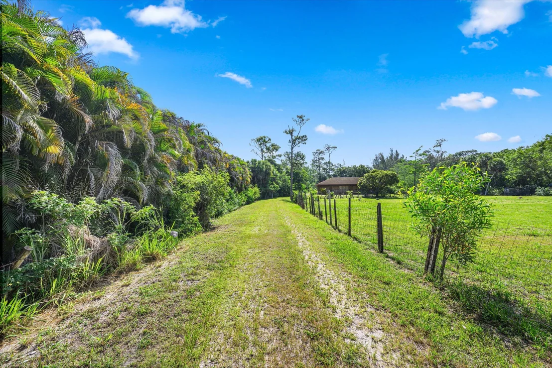 Photo of 1814 A Road