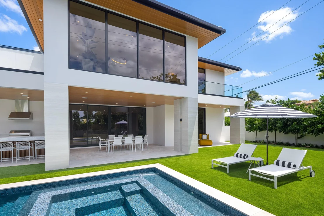 Photo of 1351 Cocoanut Road