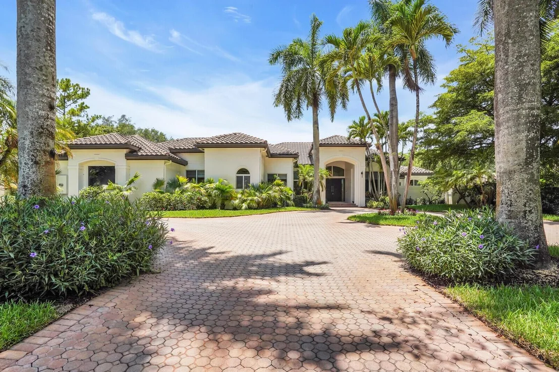 Photo of 18680 Long Lake Drive