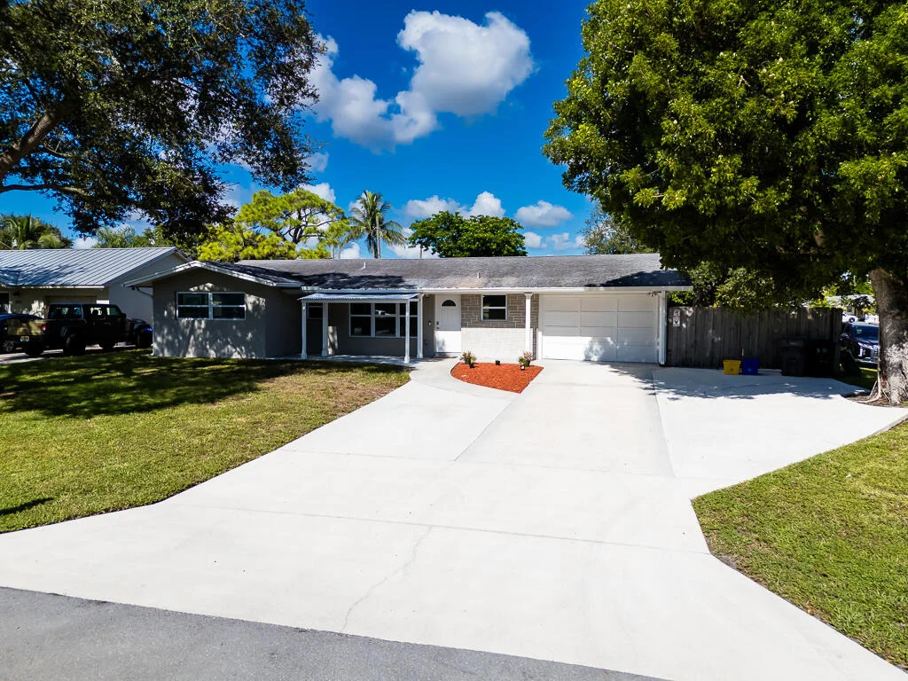 Photo of 425 Erie Drive