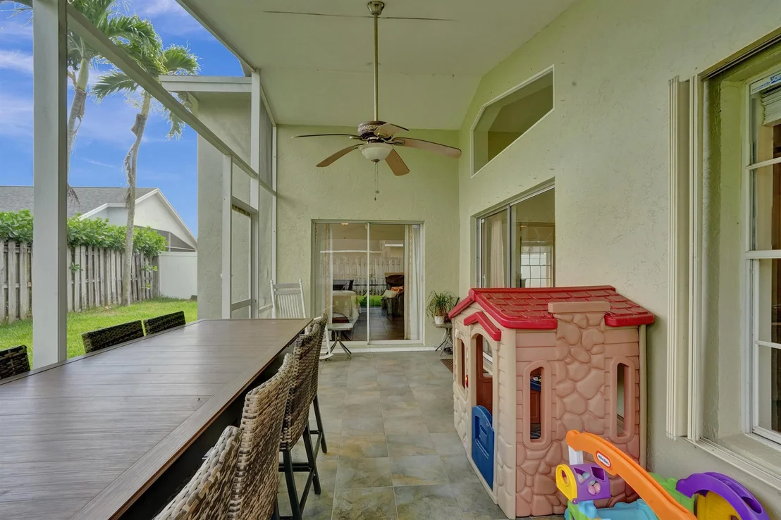 Photo of 6067 Hollywood Street