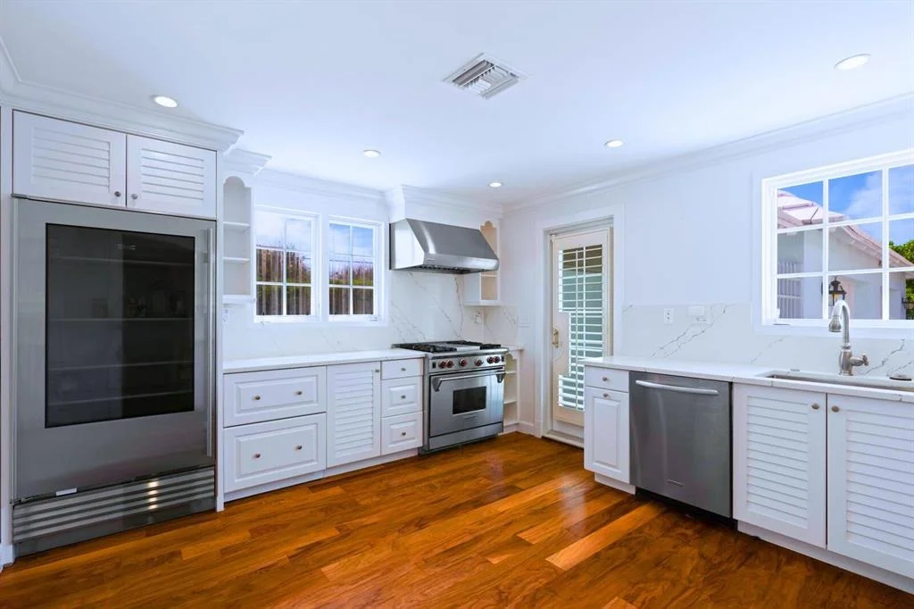 Photo of 322 Colonial Road