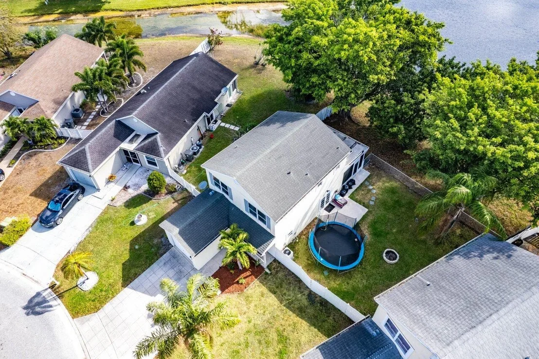 Photo of 4656 Lakeside Circle