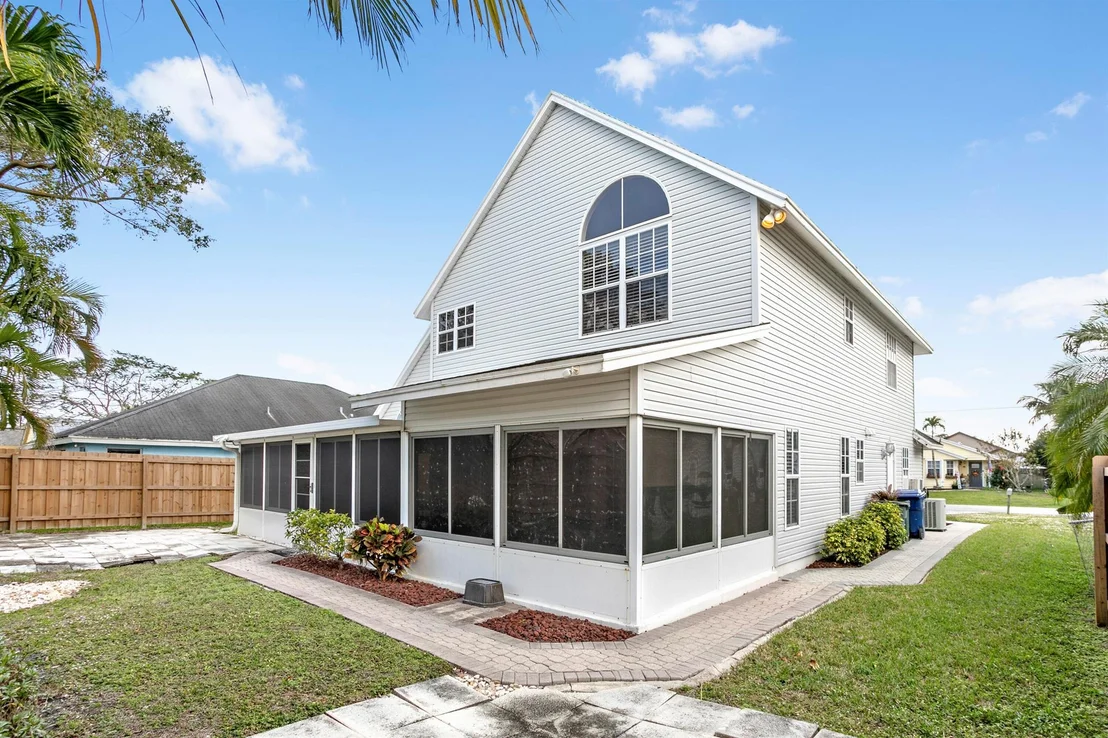 Photo of 6467 Foster Street