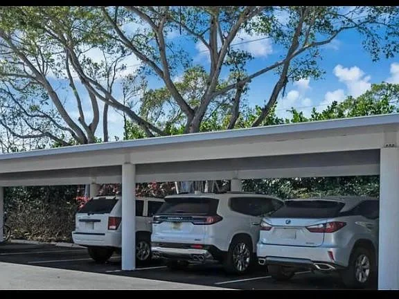 Photo of Unit 103E at 300 N Highway A1a