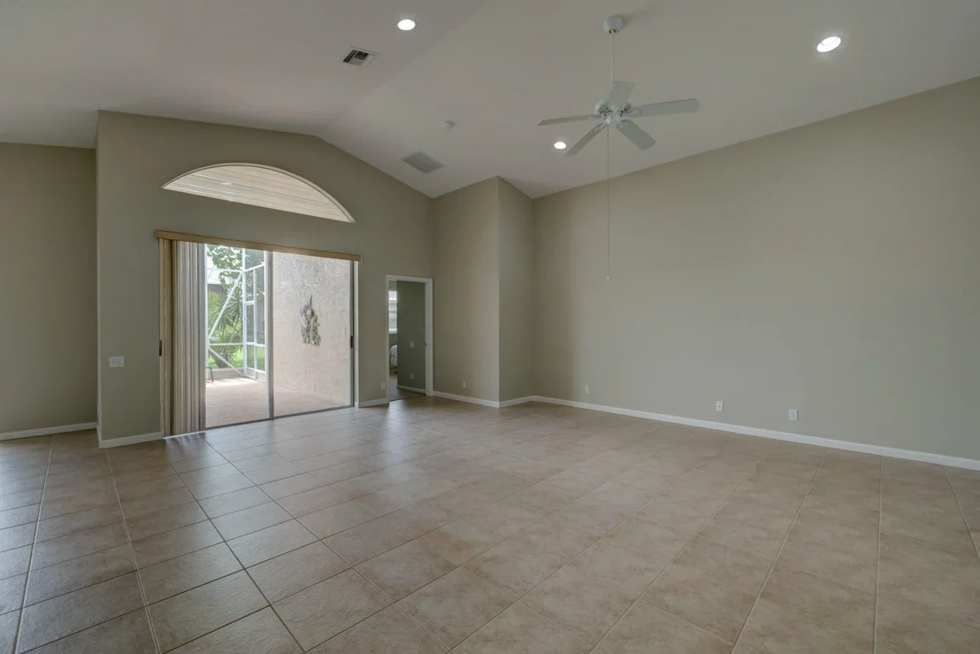Photo of 362 NW Springview Loop