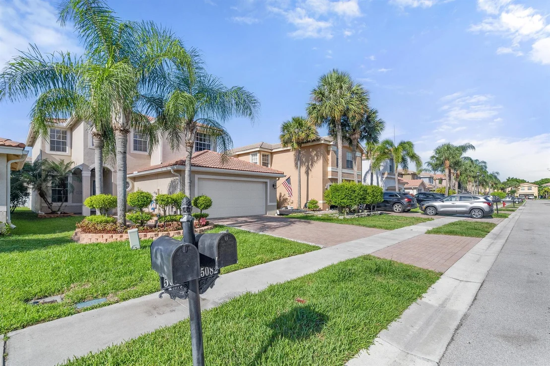 Photo of 5082 Starblaze Drive