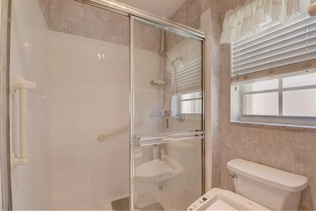Photo of 6125 Heliconia Road