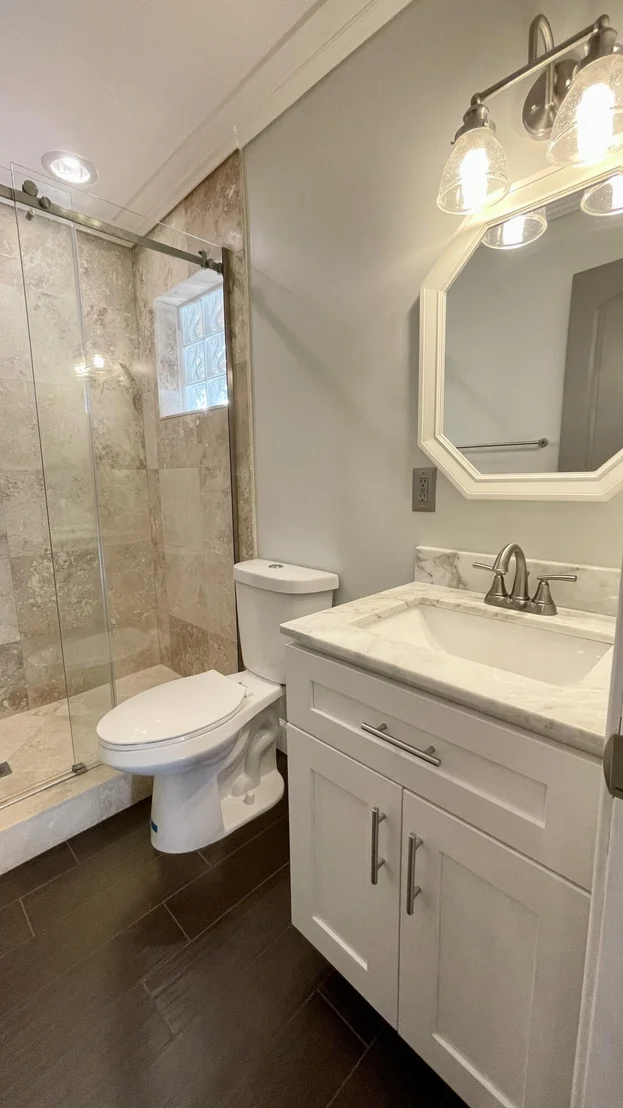 Photo of 103 E Riverside Drive